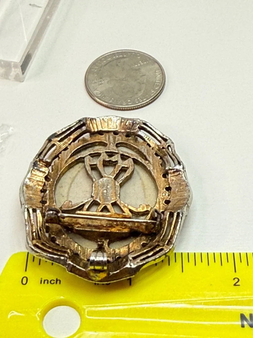N/A oval brooch